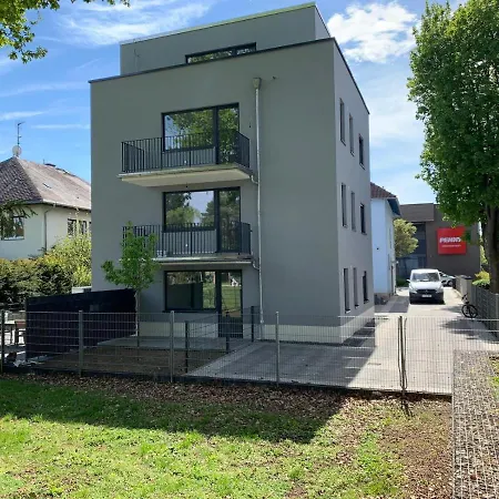 2-Room Penthouse In A Class Of Its Own, Near The A66 Motorway And Various Bus Stops, S-Bahn/Tram